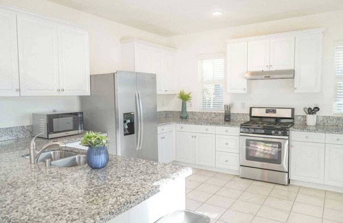 Ontario House | Furnished｜Pet Friendly｜Near Airport｜Prefect For WFH&Vacation&Insurance #41640