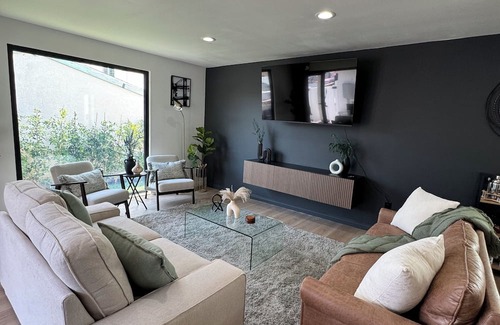 South Montebello House | Modern home near DTLA & Disneyland!