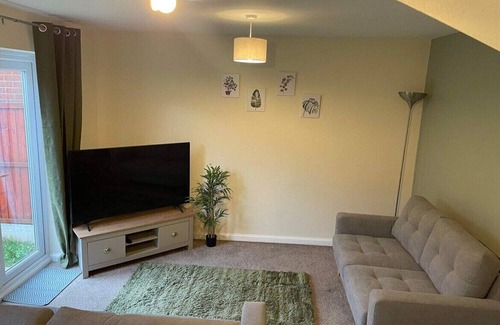 Ewloe House | Hawarden/Semi-detached/Corporate friendly/Drive