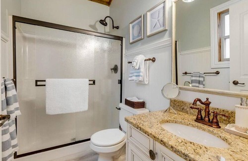 Central Okanagan Cabin | Large Modern Lakefront Cottage! Access to Boat Slip & Beach