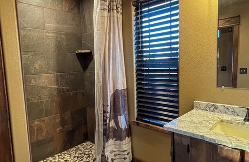 Crestline Cabin | Double T Cabin - A big country feel in a small country cabin.