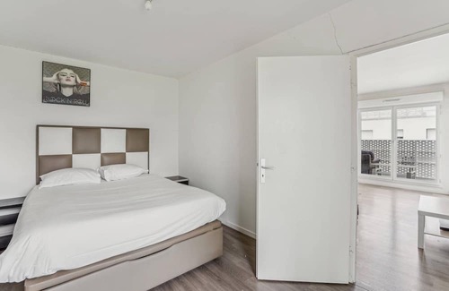 Parc-Nord Apartment | La vue sur La Défense