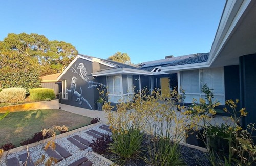 Ballajura House | Paradise on the Lake - King Room