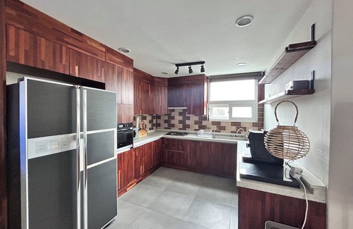 Itaewon House | Queen's palace yongsan