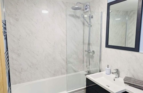 Brooklands Apartment | Smart East London Apartment