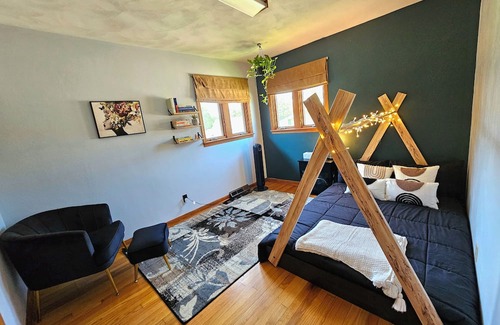 Elizabeth House | The Willow Zen Sanctuary with your personal Sauna/shower & jetted tub!