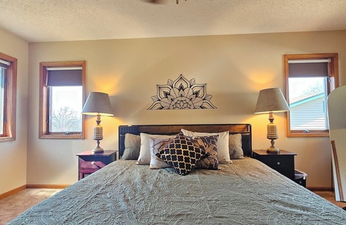 Elizabeth House | The Willow Zen Sanctuary with your personal Sauna/shower & jetted tub!