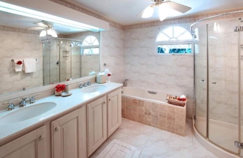 Paynes Bay Villa | 6 BR Vacation Home with Private Pool