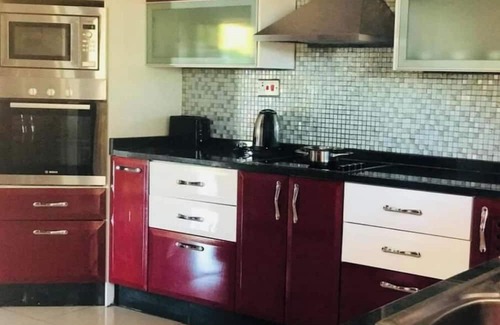Maun House | Garden holiday home