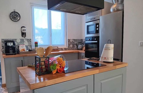 La Poterie-Cap-d'Antifer Villa | Homerez - Villa for 8 ppl. with swimming-pool, sauna, jacuzzi, spa and garden