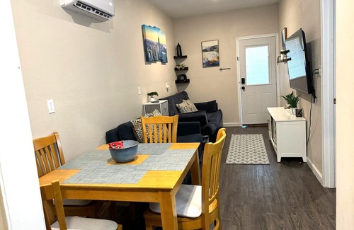 Irving Cottage | Mini casa /Bbq/Jardin Privado/Toyota Music F/Airport DFW/bicicletas
