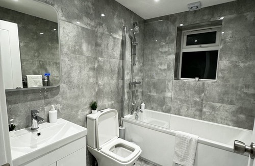 Elmbridge Apartment | Desford Delight: Modern 1Bedroom Apt