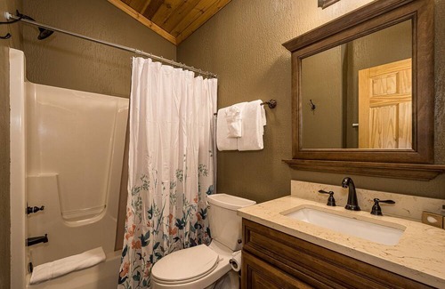 McHenry Cabin | Lakefront Cabin 3-Hot Tub, Dog Friendly