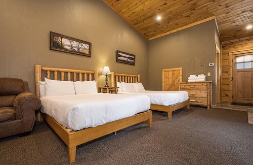 McHenry Cabin | Lakefront Cabin 3-Hot Tub, Dog Friendly