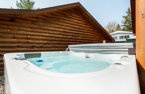 McHenry Cabin | Lakefront Cabin 3-Hot Tub, Dog Friendly