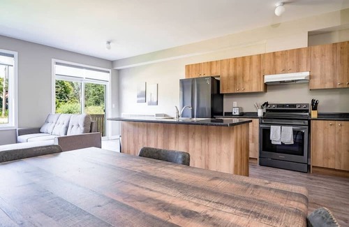 The Blue Mountains House | Blue Mountain Village | BRAND NEW Townhouse