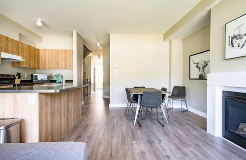 The Blue Mountains House | Blue Mountain Village | BRAND NEW Townhouse