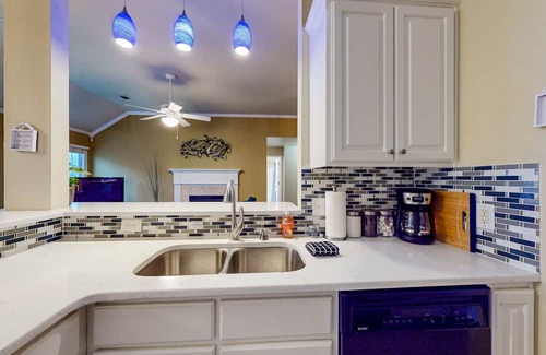 Mid America House | Beautiful home with enclosed backyard, streaming, back deck, games, central AC