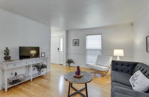 Murfreesboro House | Sunset Cottage: 2 bed 1 bath, Pet-Friendly.