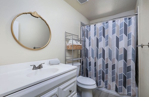 Montgomery House | Cozy Retreat Haven: The Perfect 2bed/1bath in beautiful Montgomery, Tx