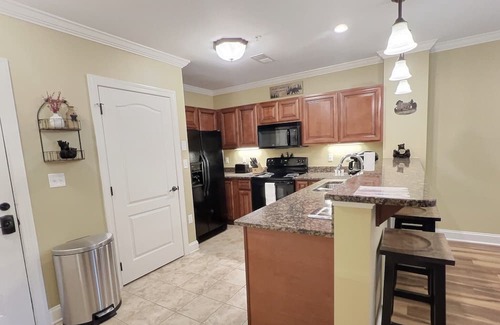 Gatlinburg Condo | NEW LISTING~Escape to the Smokies: Cozy Vacation Rental in Downtown Gatlinburg 🐻