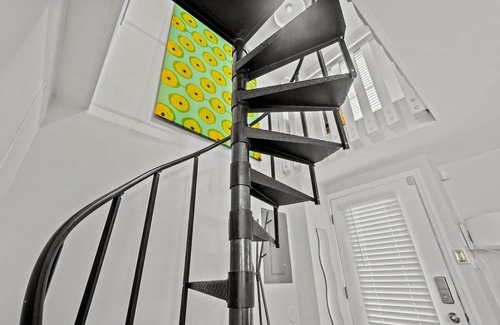 South Side Flats Apartment | New Prime Location | King Bed | Walk | Eat | Play