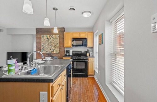 South Side Flats Apartment | New Prime Location | King Bed | Walk | Eat | Play