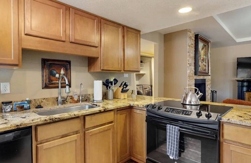 Encanto Canyon Condo | SABINO CANYON GEM, POOL, SPA, PICKLEBALL, 0.6 MI TO SABINO CANYON RECREATION