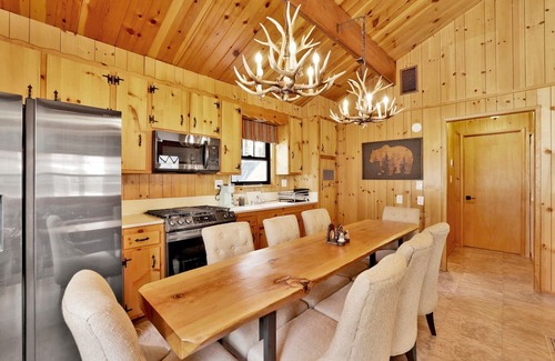 Big Bear Lake Cabin | Bruin Chalet Big Bear~ Cozy Single Level Retreat Cottage~