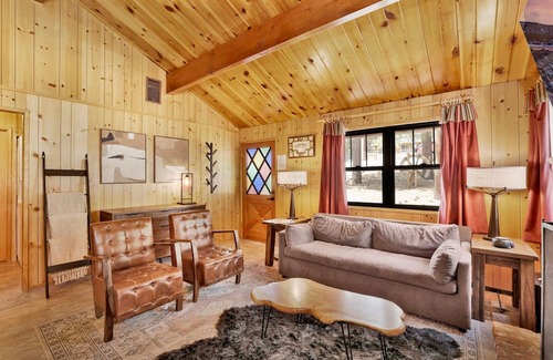Big Bear Lake Cabin | Bruin Chalet Big Bear~ Cozy Single Level Retreat Cottage~