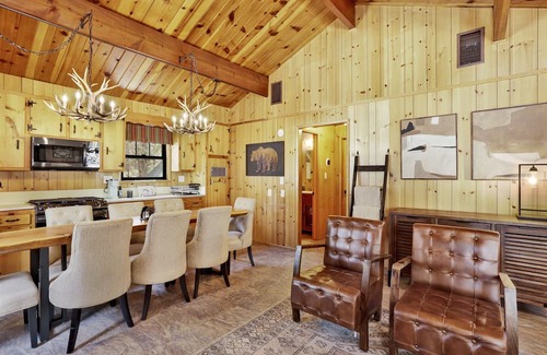 Big Bear Lake Cabin | Bruin Chalet Big Bear~ Cozy Single Level Retreat Cottage~