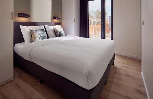 Lattrop House | The six-person holiday villa Amalia with private sauna has a spacious living room, open kitchen, three bedrooms and a spacious patio.