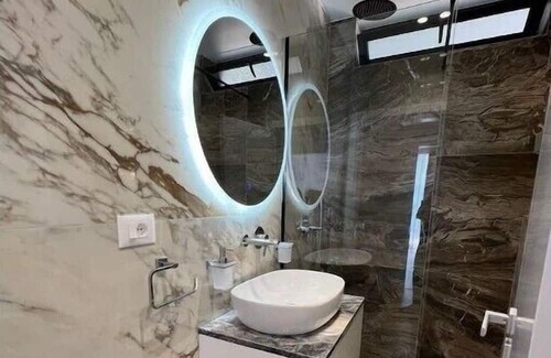 Kodrra Apartment | Navi Apartments
