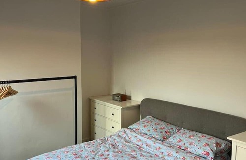 Westcliff-on-Sea Apartment | Stylish, Modern & refurbished flat, 1.5m bea