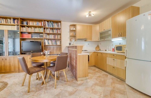 Klana Apartment | Lovely apartment with WIFI, private pool, A/C, hot tub, TV, terrace, panoramic view and parking
