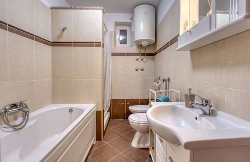 Klana Apartment | Lovely apartment with WIFI, private pool, A/C, hot tub, TV, terrace, panoramic view and parking