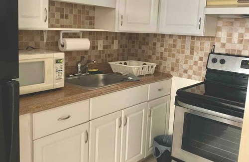 West Little Havana House | Private room close to Miami Airport - Free Parking