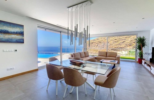 Tabua House | Villa Blue Horizon by LovelyStay