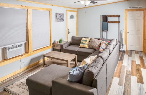 Ellsworth House | Thoughtful, well-equipped retreat with work desk & smart TVs - dog-friendly