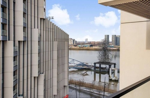 Peninsula Apartment | Stylish 1-Bed Apartment in London