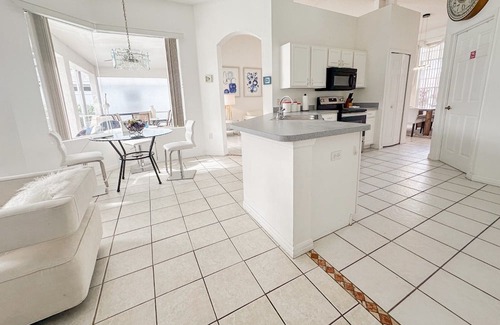 Westridge House | Grand Luxury Deluxe 4BR Pool Home near Disney Parks
