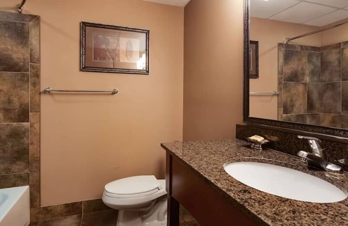 South Loop House | Luxe Comfort Near the Mall: Free Airport Shuttle & Great Beds
