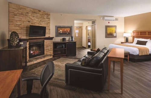 South Loop House | Luxe Comfort Near the Mall: Free Airport Shuttle & Great Beds