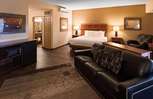 South Loop House | Luxe Comfort Near the Mall: Free Airport Shuttle & Great Beds