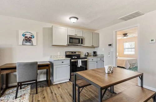 Cedar Crest Apartment | Modern & Cozy 1BR haven-near Bishop Arts District