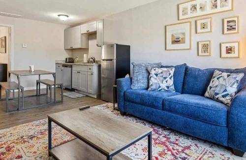 Cedar Crest Apartment | Modern & Cozy 1BR haven-near Bishop Arts District