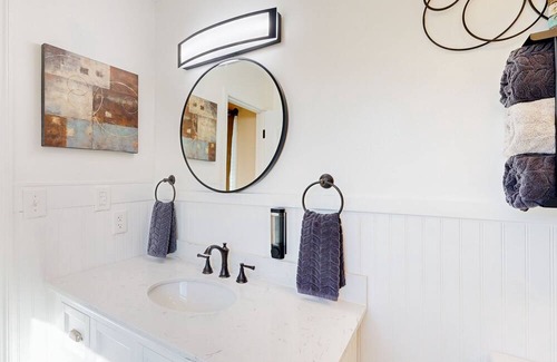 Converse House | Renovated Upcountry home with sun room, fireplace, & central AC - dog-friendly