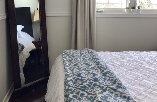 Bradford House | Cozy Private Room near Luxury Resorts, Sports Venues, Conservation Areas & Parks