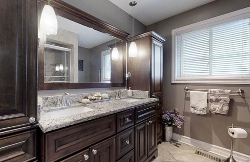 Bradford House | Cozy Private Room near Luxury Resorts, Sports Venues, Conservation Areas & Parks