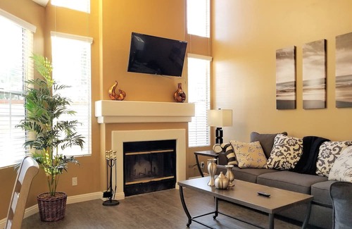 Tustin House | 15 MIN TO DISNEY 3 bedroom luxury home near Irvine
